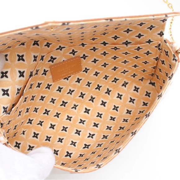 🎉SOLD🎉Louis Vuitton Chain Wallet by the Pool Pochette Felicie Monogram - Picture 6 of 7